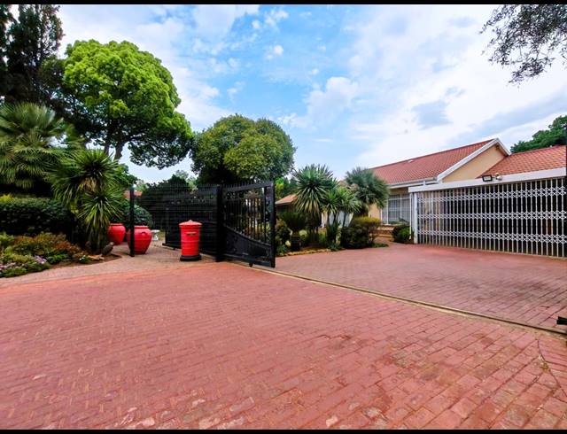 4 BEDROOM HOUSE FOR SALE IN THREE RIVERS EAST